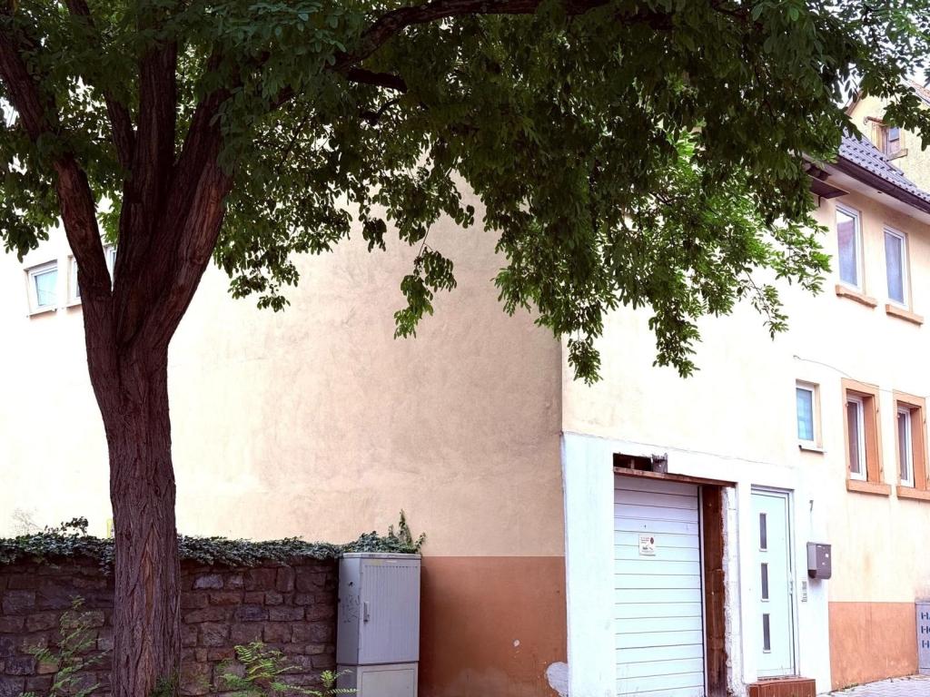 Einfamilienhaus Bretten-Kernstadt mit vielen Räumen - Foto 2