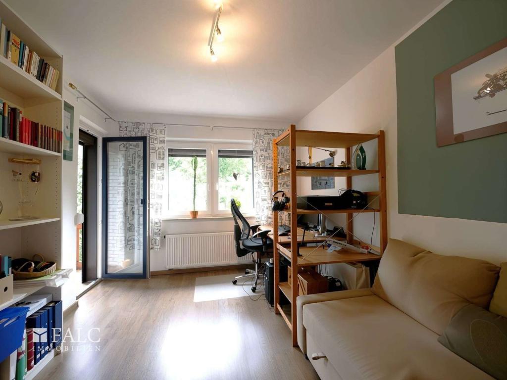 Kind 2 mit Zugang Balkon
