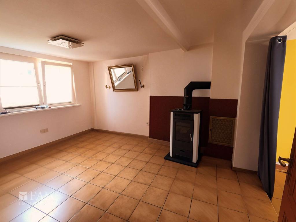 Wohnzimmer mit Kamin 