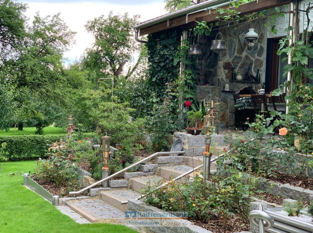 Garten und überdachte  Terrasse