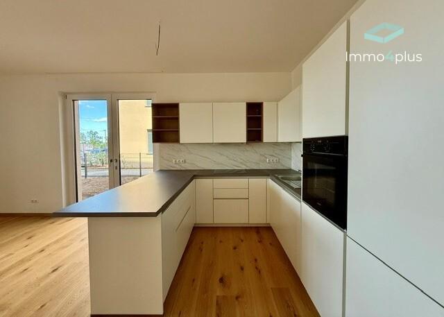 Einmalige Chance - exklusive 4-Zimmer-Wohnung mit Terrasse & Garten in Traumlage am Steinberger See! - Photo 1
