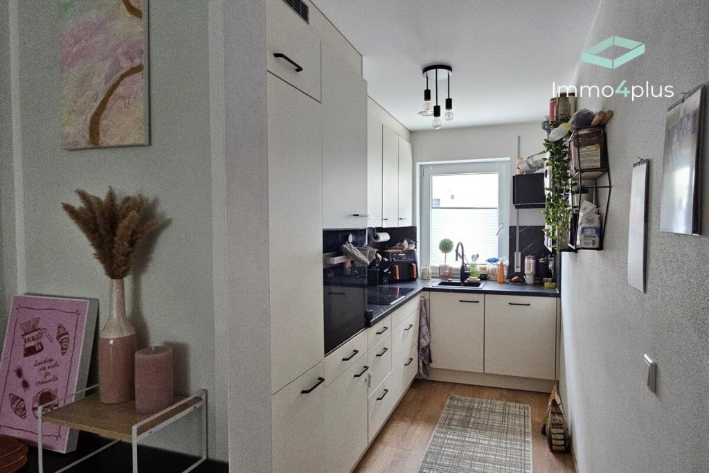Ruhig und doch mittendrin: Neuwertiges Reiheneckhaus mit gehobener Ausstattung in Wenzenbach! - Foto 4