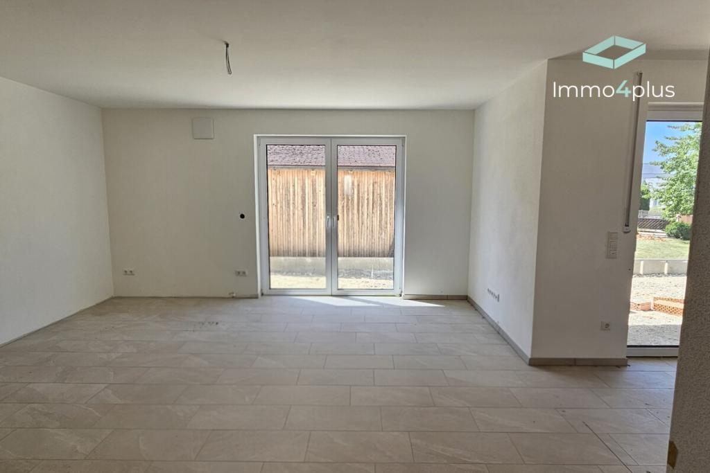 Erstbezug | 3-Zi.-EG-Wohnung mit Terrasse, Garten, Einbauküche & KfW 40 QNG - Photo 1