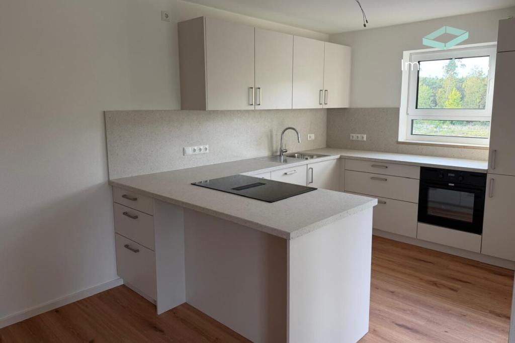 Erstbezug | Hochwertige 3-Zi.-Wohnung mit Tageslichtbad, Einbauküche und Balkon mit Blick ins Grüne! - Foto 1