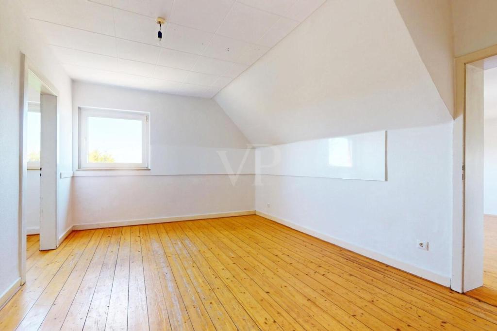 Durchgangszimmer im OG