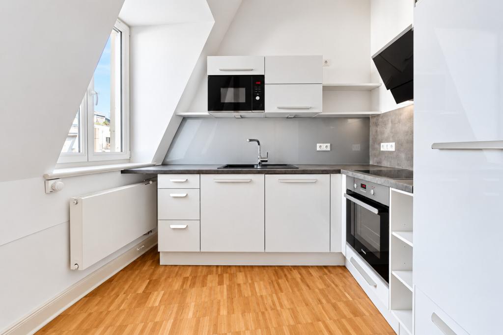 Bonn von seiner schönsten Seite – stilvolle 3-Zimmer-Dachgeschoss-Wohnung am Münsterplatz - Photo 2