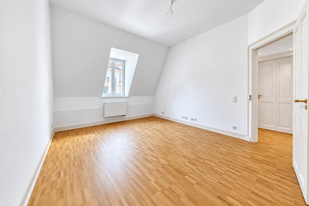 Bonn von seiner schönsten Seite – stilvolle 3-Zimmer-Dachgeschoss-Wohnung am Münsterplatz - Photo 1