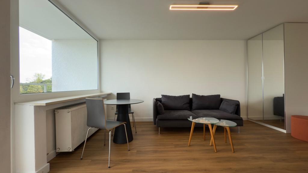 Möblierte 1-Zimmer-Wohnung Zentrums- und AUDI Nähe mit Blick ins Grüne/ idealer Zweitwohnsitz! - Photo 2