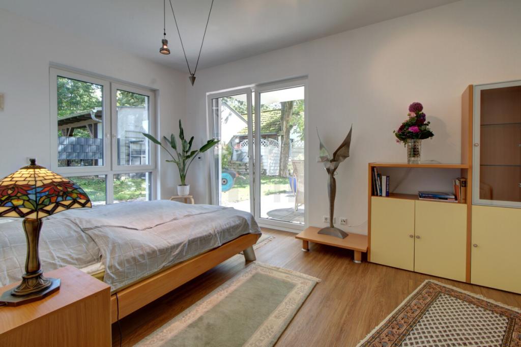 Schlafzimmer zum Garten