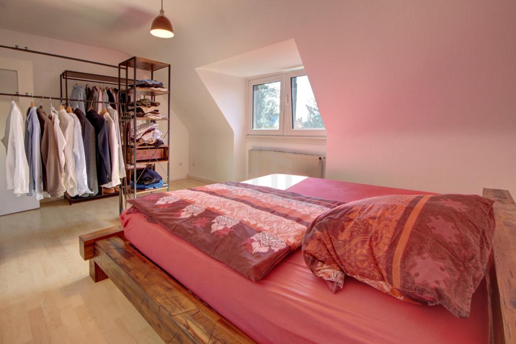 HTI | Gemütliche Dachgeschosswohnung in Bad Homburg nahe Kurpark und Taunus Therme - Foto 1