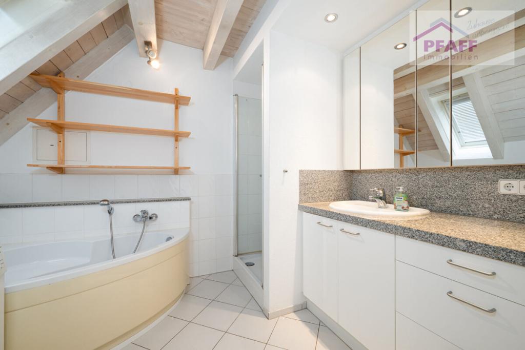 Zuhause ankommen in Radolfzell in der Höllstraße! Charmante 2,5 Zi.-Whg. im Dachgeschoss - Foto 5