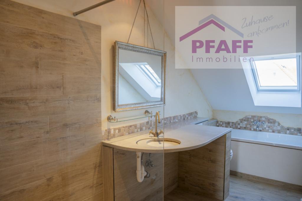 Zuhause ankommen in Welschingen! 4 Zi.-Whg. mit modernem Bad, Küche und Balkon in einem 2 Fam-Haus - Photo 3