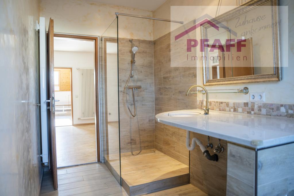Zuhause ankommen in Welschingen! 4 Zi.-Whg. mit modernem Bad, Küche und Balkon in einem 2 Fam-Haus - Photo 5