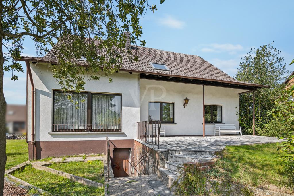 Rückansicht mit Terrasse