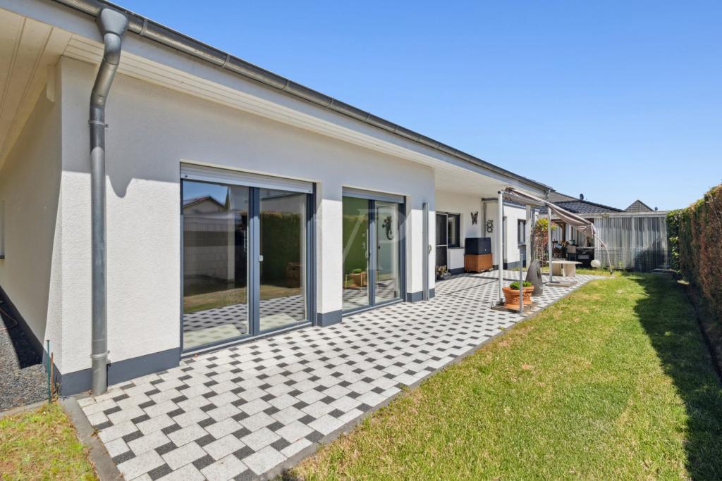 Rückansicht mit Terrasse