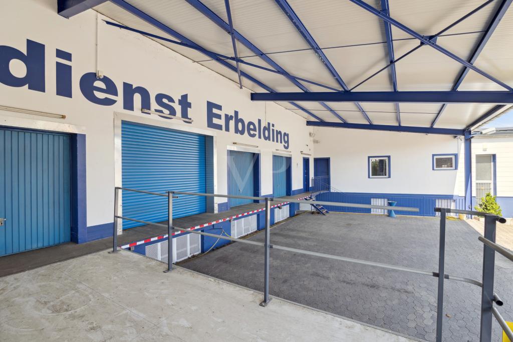 Laderbühne und Verladungstore
