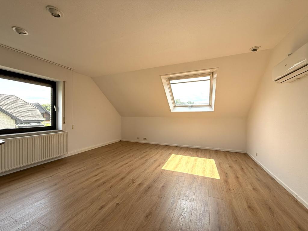 Schlafzimmer 3 mit Zugang zum Balkon