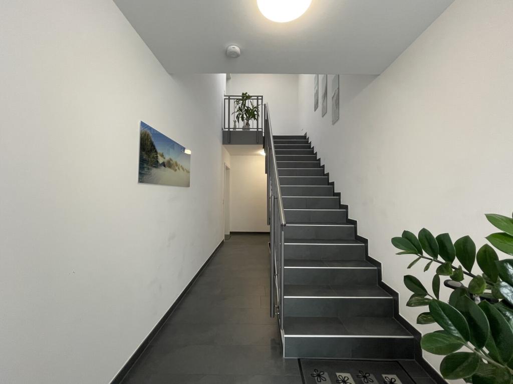 Großzügige, helle Erdgeschosswohnung mit direktem Zugang zur Terrasse - Photo 2