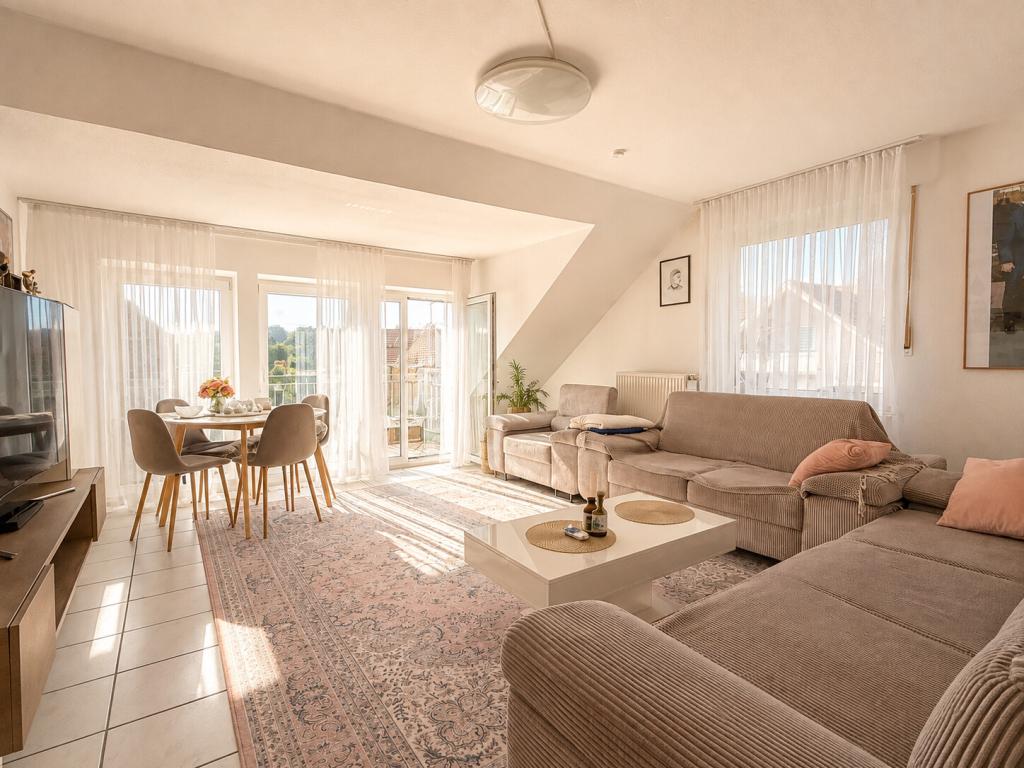 Schöne 4-Z-Dachgeschosswohnung mit toller Aussicht in ruhiger Wohnlage - Provisionsfrei - Photo 1