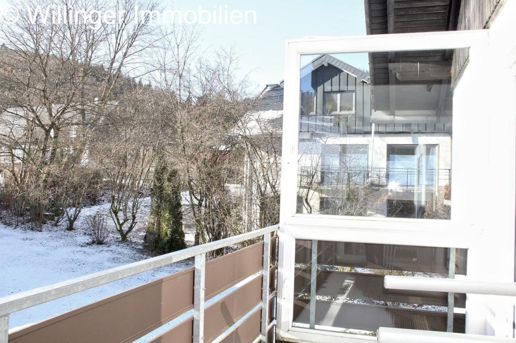 . Balkon mit seitlichen Fenstern