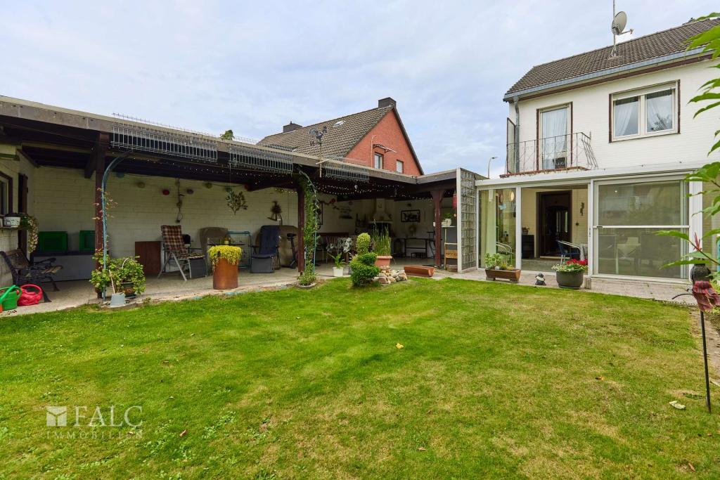 Garten mit Freisitz