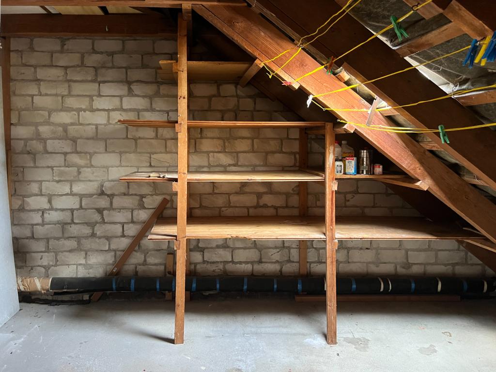 Abstellraum im Dachboden