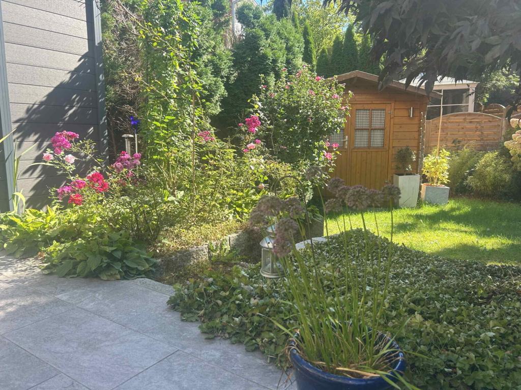 Terrasse und Garten