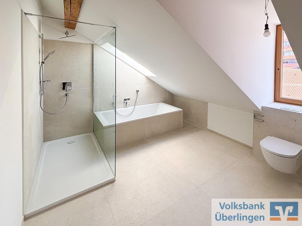 Exklusive Dachgeschosswohnung in bester Lage (Biogasheizung) - Photo 2