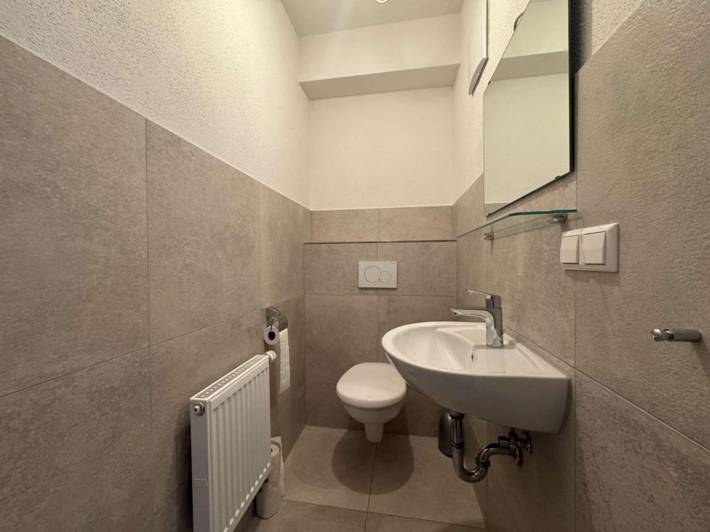 Toilette 2 - Gewerbeteil (33)