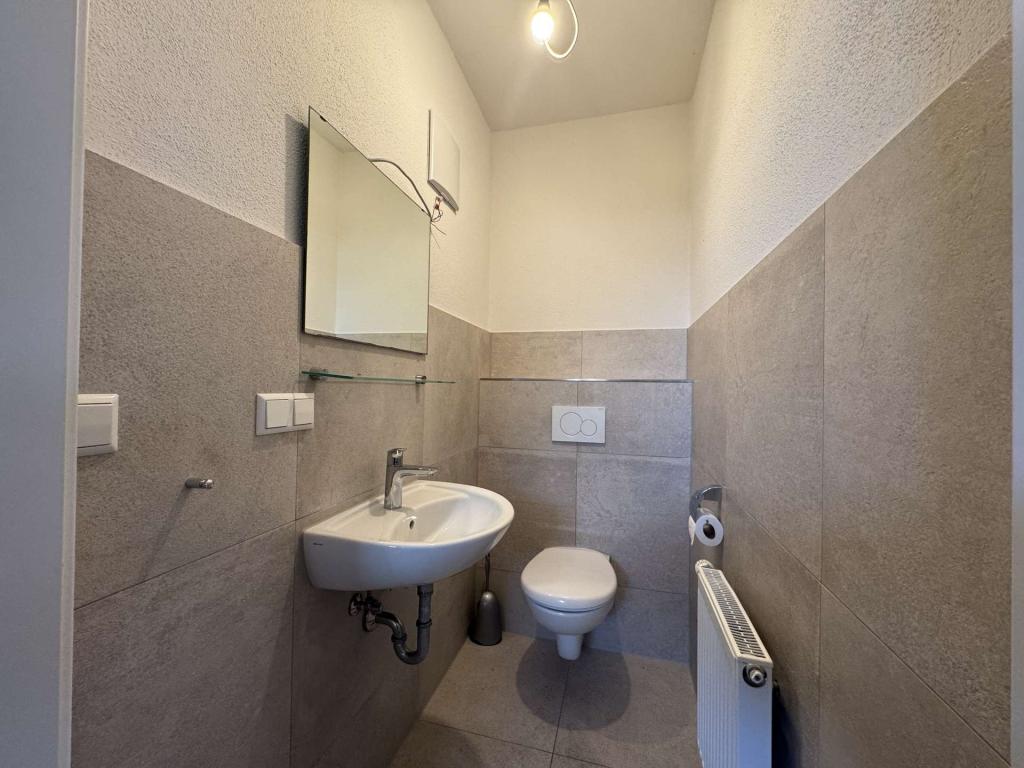Toilette 1 - Gewerbeteil (32)