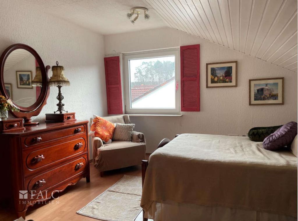 Schlafzimmer OG li