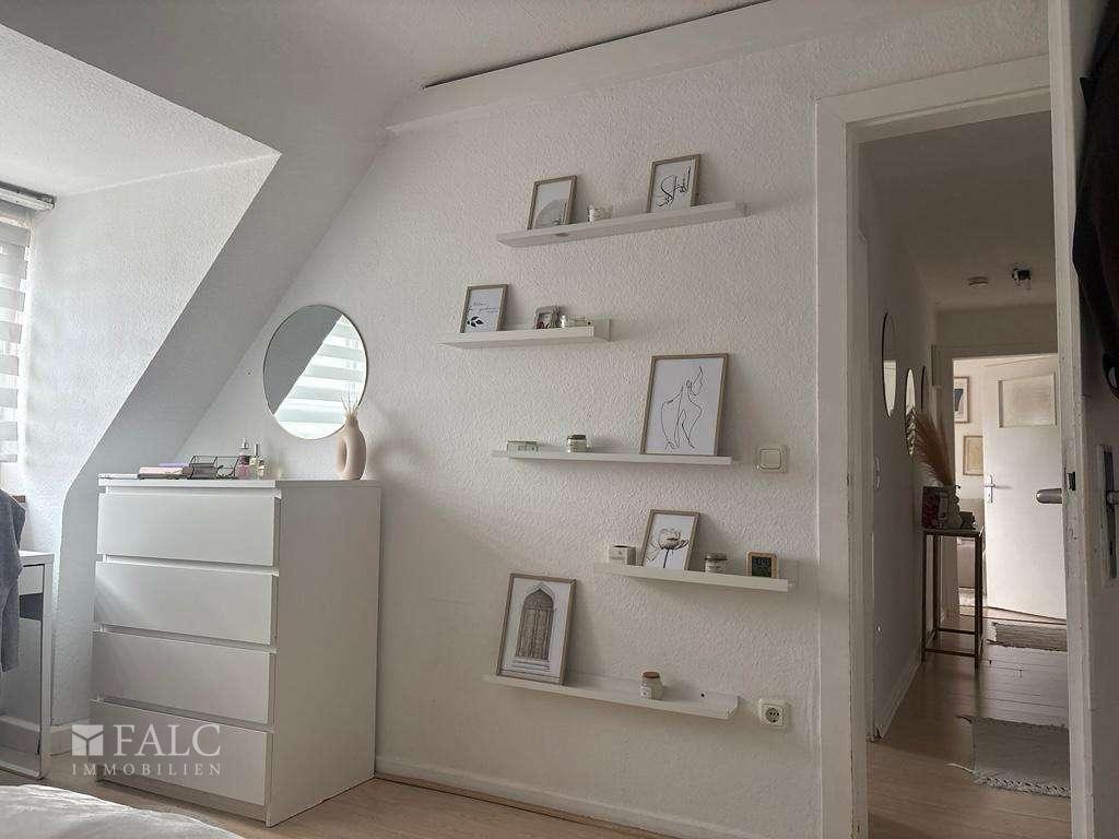 Großzügige Dachgeschosswohnung in Essen – ideal für Studenten oder Singles - Photo 2