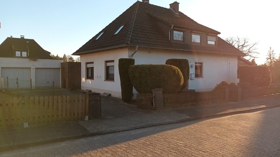 Zufahrt und Garagen 2.