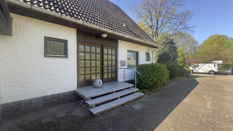 Haustür/Einfahrt