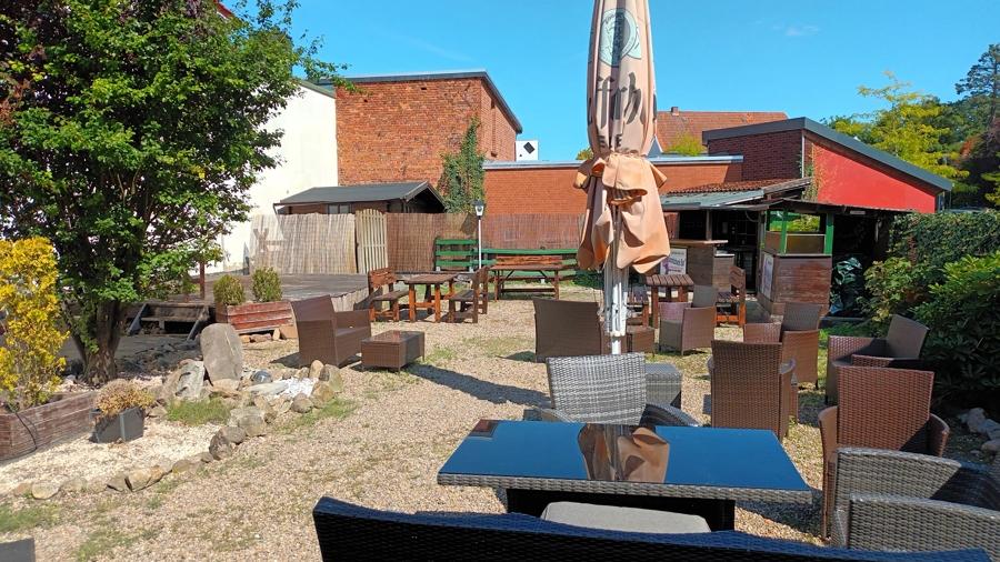 Biergarten im Sommer