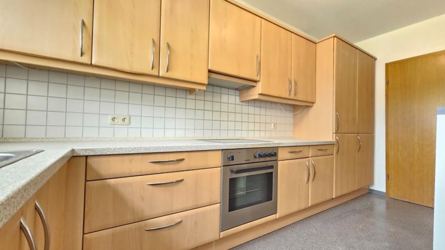 Traumhafte Erdgeschoss-Wohnung mit Vinyl, EBK + Terrasse - Photo 2