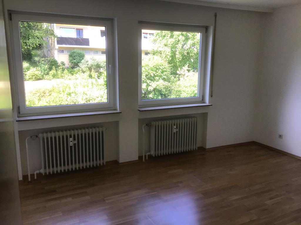 * HAUFFSTRASSE - RENOVIERTES BAD - PARKETT - 2 BALKONE - EINBAUKÜCHE * - Foto 2