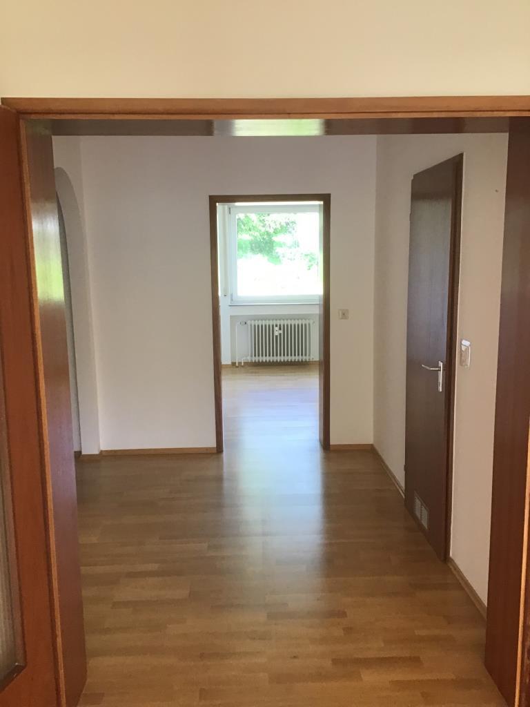 * HAUFFSTRASSE - RENOVIERTES BAD - PARKETT - 2 BALKONE - EINBAUKÜCHE * - Foto 4