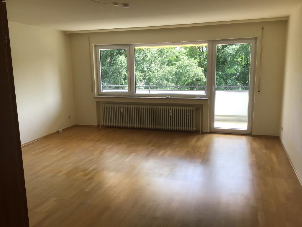 * HAUFFSTRASSE - RENOVIERTES BAD - PARKETT - 2 BALKONE - EINBAUKÜCHE * - Foto 1