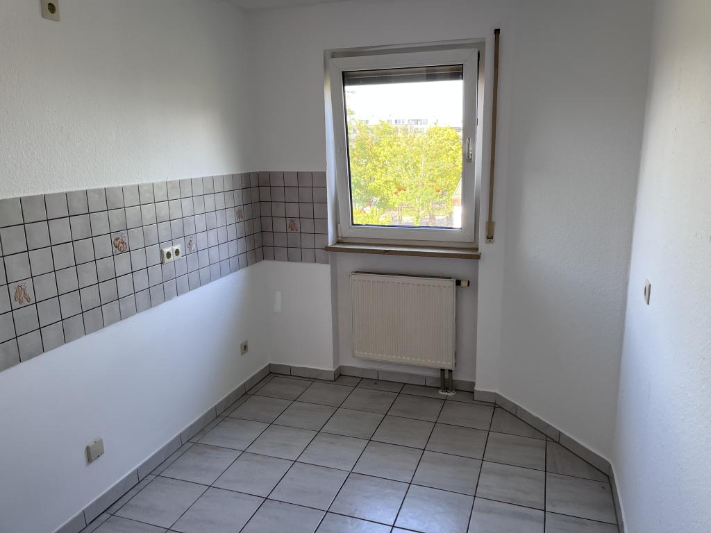 Gut aufgeteilte 3-Zimmerwohnung- Balkon - Wanne/Dusche - TG-Stellplatz - Aufzug - Bj. 1990 - Foto 3