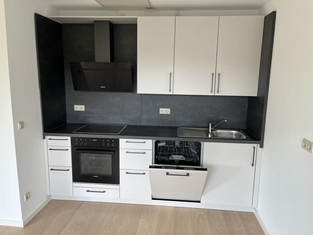 Helle 2-Zimmerwohnung - Watzmannstraße - Renoviert- Neue Einbauküche - Terrasse - Photo 4