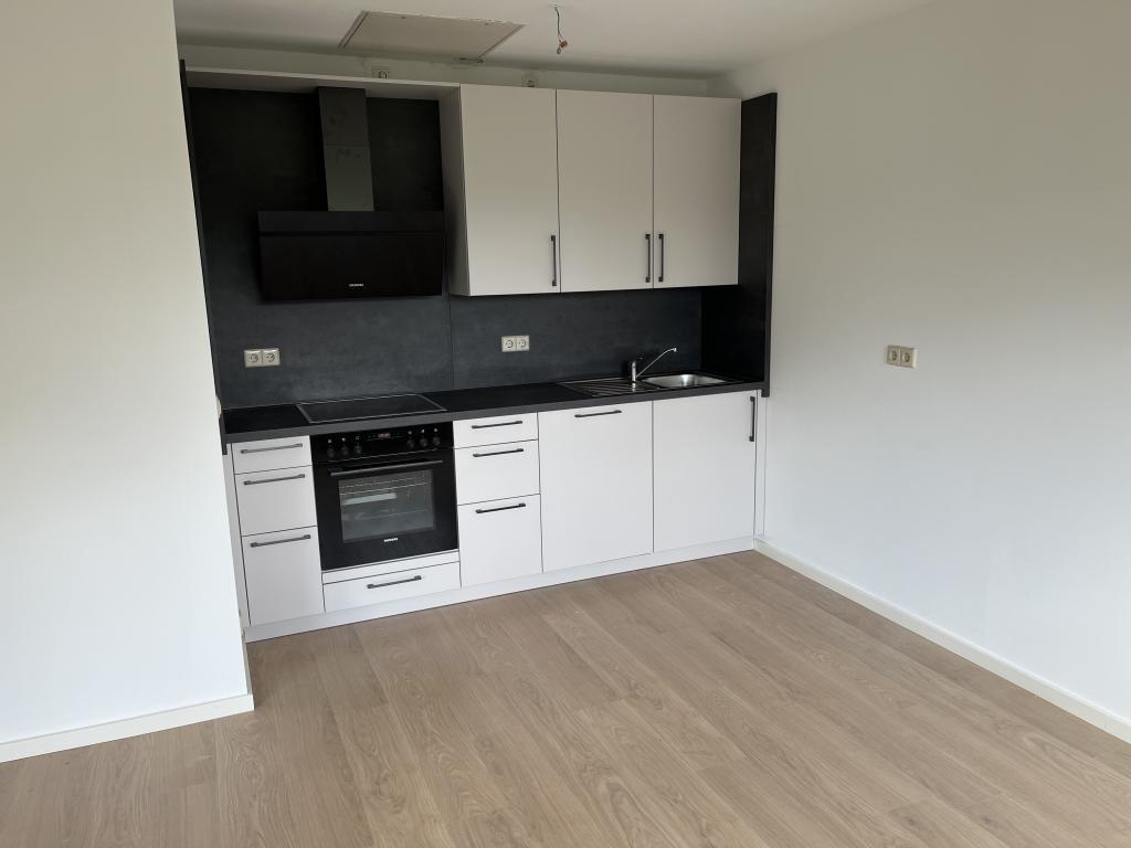 Helle 2-Zimmerwohnung - Watzmannstraße - Renoviert- Neue Einbauküche - Terrasse - Photo 3