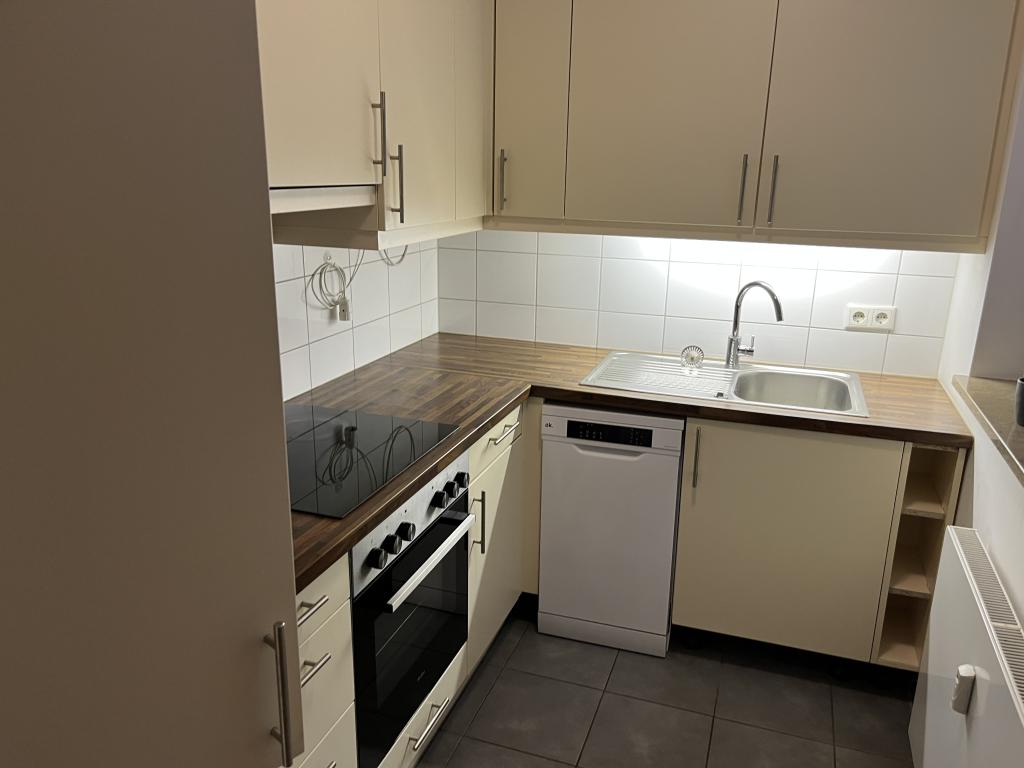 Helle und großzügige 2 Zimmerwohnung EG - Süd-Terrasse - Einbauküche - Tageslichtbad - Photo 3