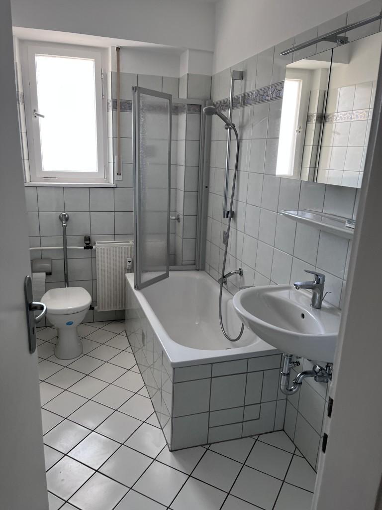 Helle 1-Zimmerwohnung - 3. OG - Einbauküche - Frisch gestrichen - Bezugsfrei - Kein Aufzug - Foto 4