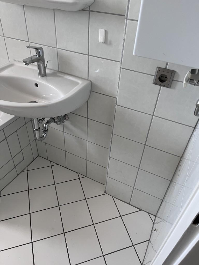 Helle 1-Zimmerwohnung - 3. OG - Einbauküche - Frisch gestrichen - Bezugsfrei - Kein Aufzug - Foto 3