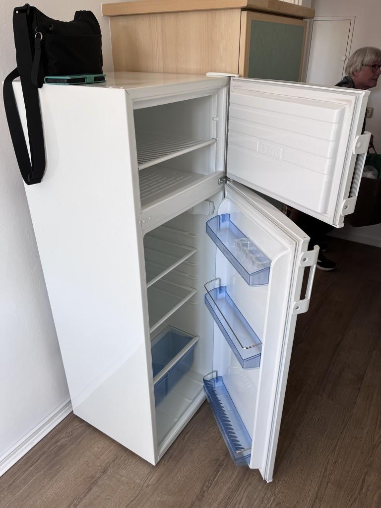 Helle 1-Zimmerwohnung - 3. OG - Einbauküche - Frisch gestrichen - Bezugsfrei - Kein Aufzug - Foto 2