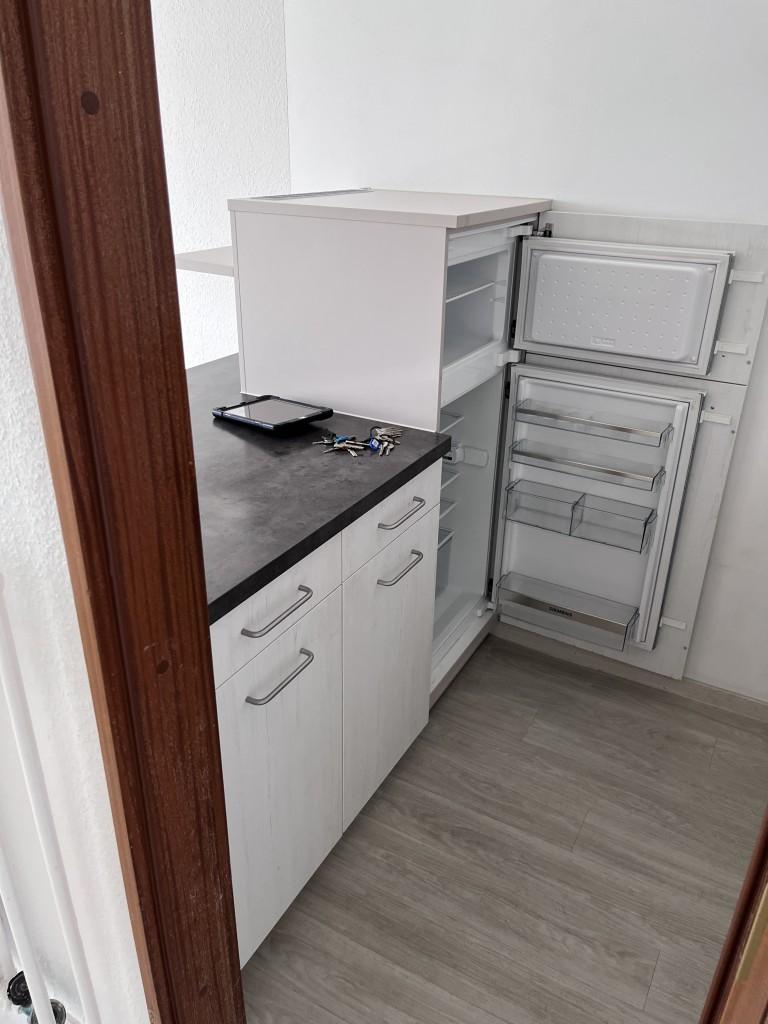 RENOVIERTE 2 ZIMMERWOHNUNG - EINBAUKÜCHE - DESIGNBODEN - 2 BALKONE - TG - Foto 3