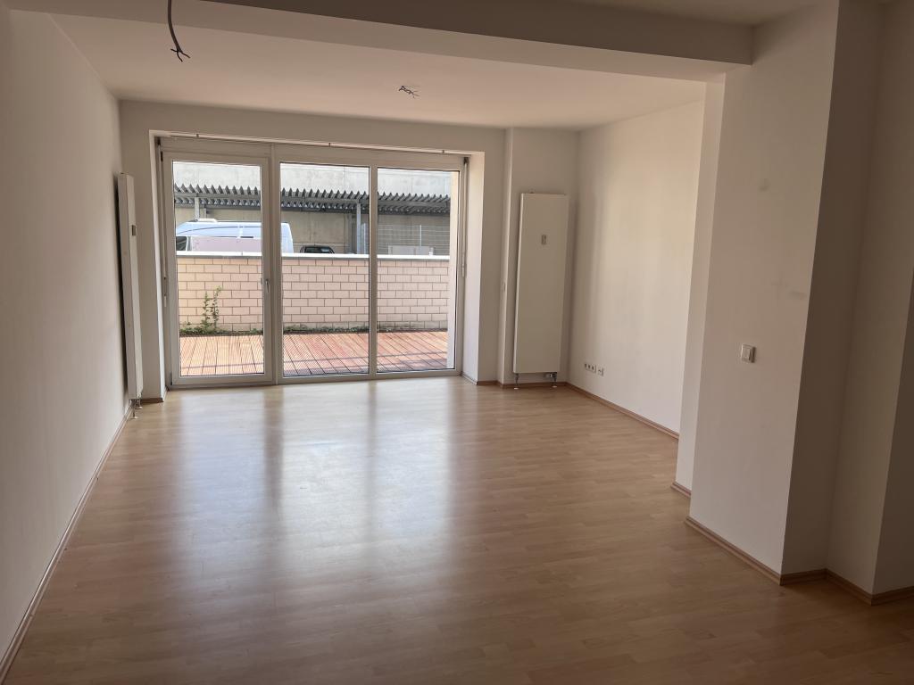 Helle und großzügige 2 Zimmerwohnung EG - Süd-Terrasse - Einbauküche - Tageslichtbad - Photo 2