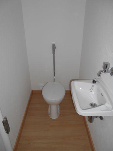 KESTLER IMMOBILIEN IVD - 3. OG - 3 ZI.-WOHNUNG - DESIGNBÖDEN - HELL GEFLIESTES BAD - Foto 5