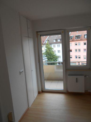KESTLER IMMOBILIEN IVD - 3. OG - 3 ZI.-WOHNUNG - DESIGNBÖDEN - HELL GEFLIESTES BAD - Foto 5